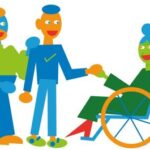 Zwei Menschen halten mit einer Frau im Rollstuhl Hände